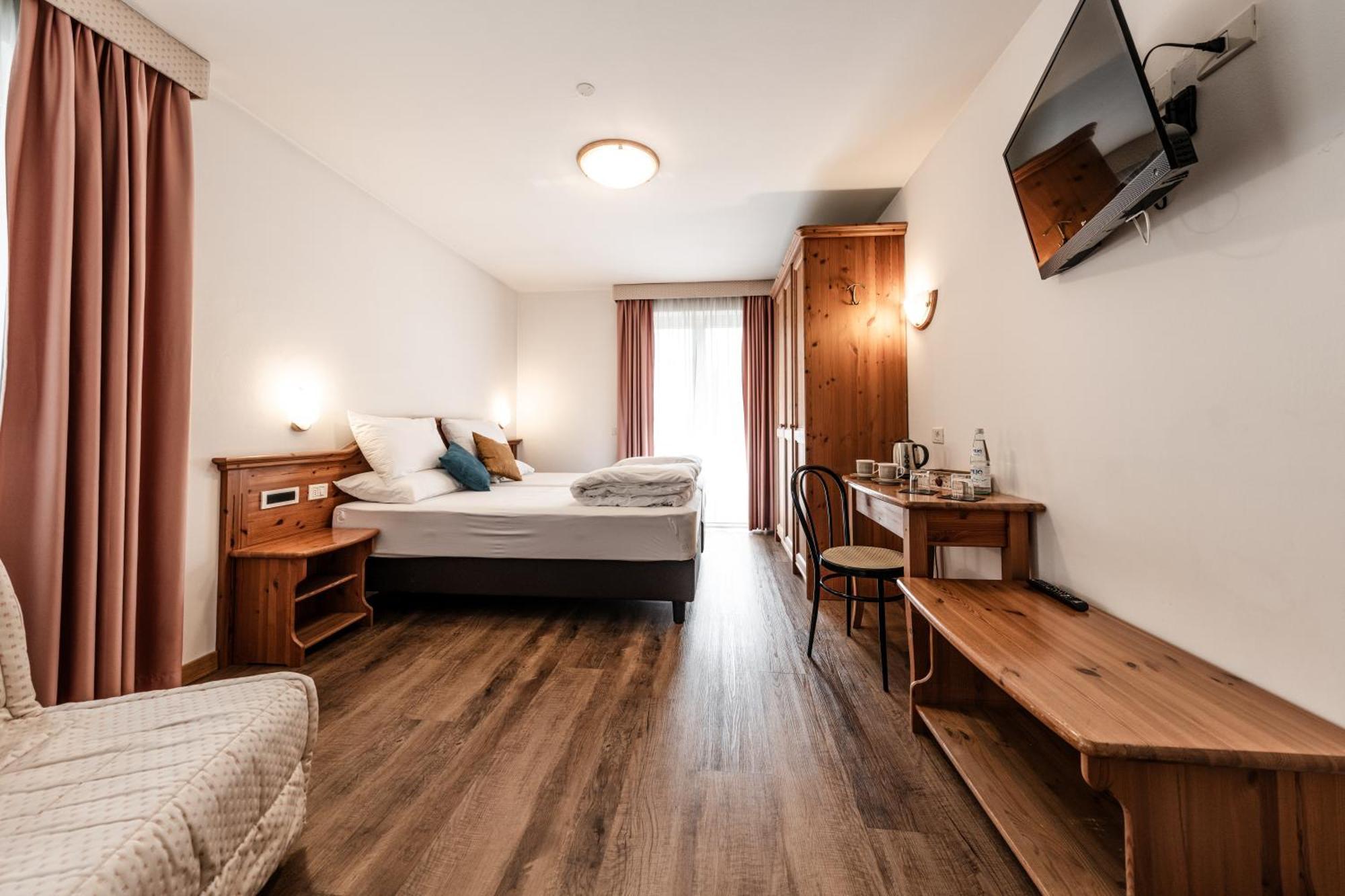 Hotel La Noria Коммеццадура Экстерьер фото
